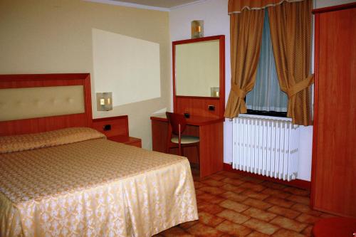 Piccolo Hotel - image 5