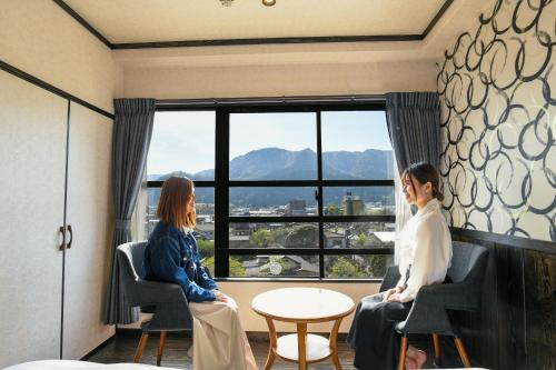 Standard Twin Room with Mountain View