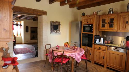 virtuve, Au relais du croquant du Périgord, classée 3 étoiles (Au relais du croquant du Perigord, classee 3 etoiles) in Vergt