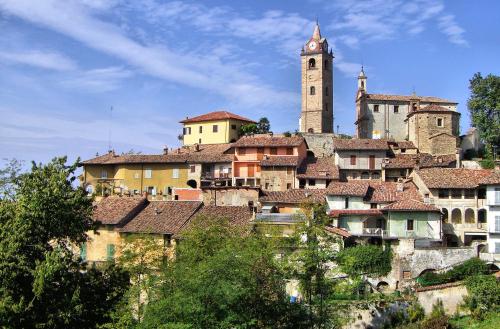 Le Case Della Saracca - Tap to explore photos