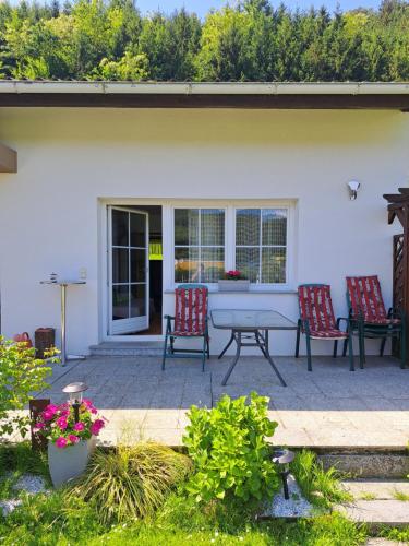 Haus beim Wasser im grünen in sehr ruhiger Lage!! (Haus beim Wasser im grunen in sehr ruhiger Lage!!) in Sankt Nikola An Der Donau