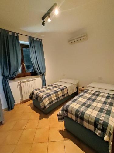 1 queen bed, 1 sofa bed
