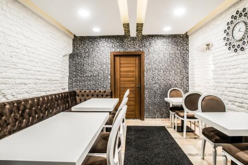 Lazz City Hotel - image 2