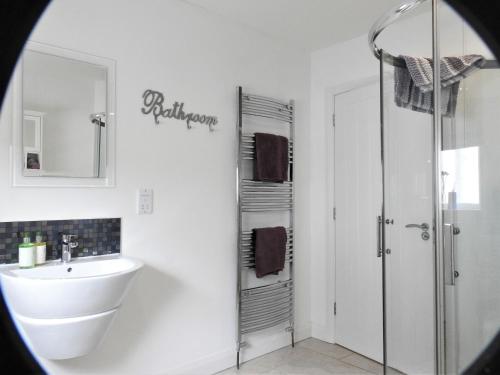 Meadow Cottage - image 4