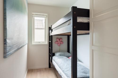 Central top floor apartment