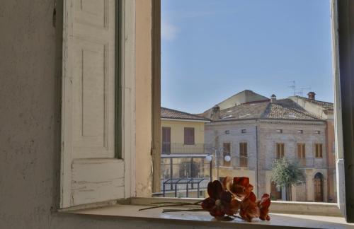 Palazzo Antico nella piazza di Montepagano