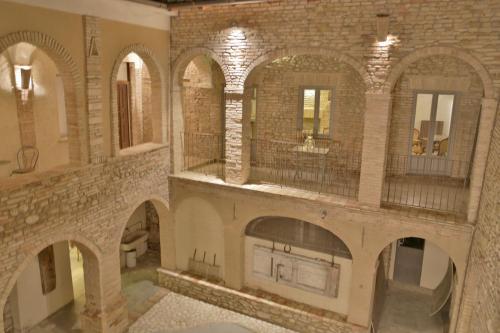 Palazzo Antico nella piazza di Montepagano - Apartment