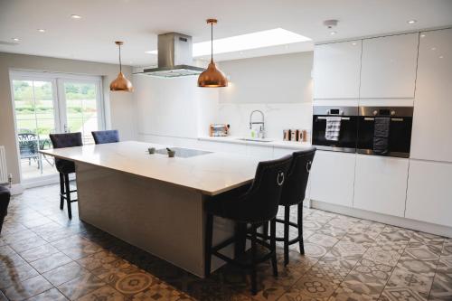 Konyha, Large Country House - Hot Tub - Pool Table - BBQ - 5 Bedrooms - Log Burner in Horton