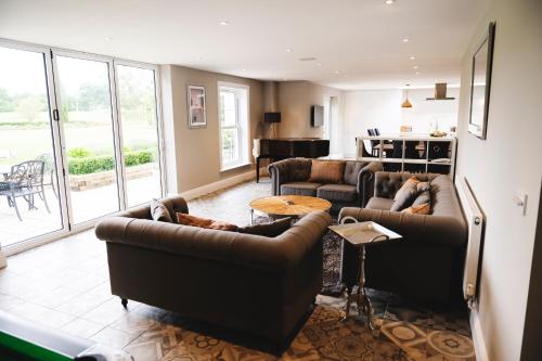 Large Country House - Hot Tub - Pool Table - BBQ - 5 Bedrooms - Log Burner in Horton