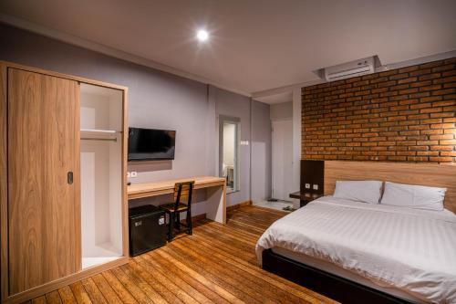 Lushy Hostel Canggu - Tap to explore photos