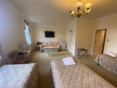 The Brompton Hotel - image 9