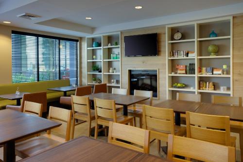 Country Inn & Suites by Radisson Frederick MD - image 19