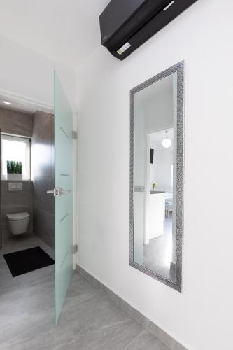One-Bedroom Apartment image 10