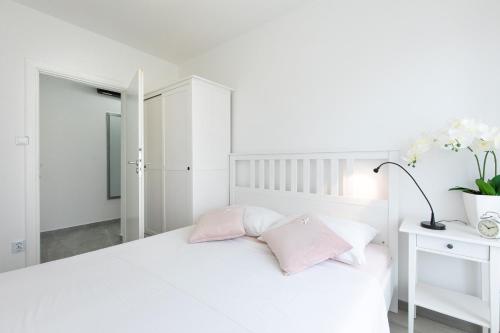 One-Bedroom Apartment image 10