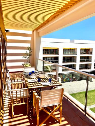  Marina 2 Bedroom Apart with Balcony and Parking & Pool access in Lagos