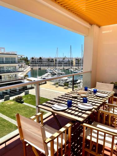  Marina 2 Bedroom Apart with Balcony and Parking & Pool access in Lagos