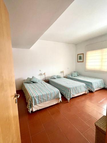  Marina 2 Bedroom Apart with Balcony and Parking & Pool access in Lagos