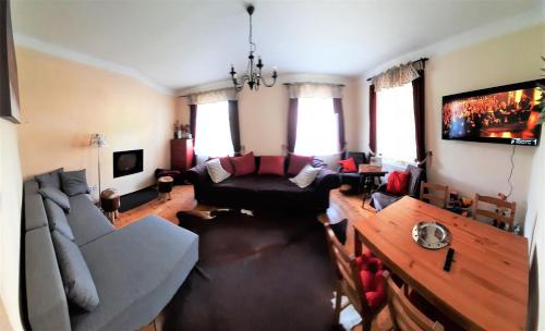 Chalupa Jilemnice, cely prostorny dum jen pro vas s 5 loznicemi v centru Jilemnice s uzavrenou zahra in Jilemnice