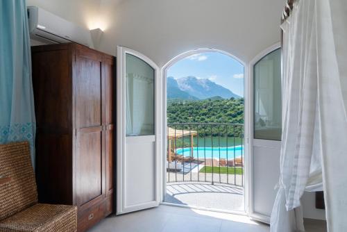 Camera doppia, vista sulla piscina