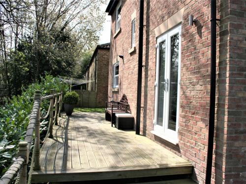 Sycamore Cottage - image 2