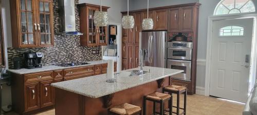 Serene Mountain Retreat With Pool in โฮเวย์ อิน เดอะ ฮิลส์ (FL)