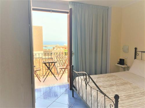 Quadruple Room with Balcony image 10