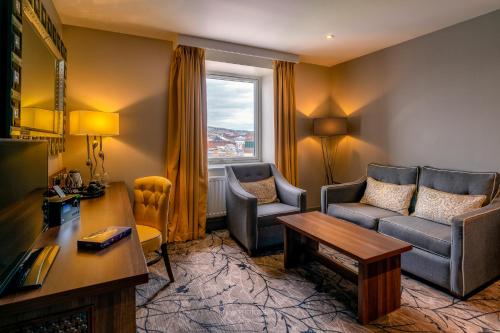 City Hotel - image 10