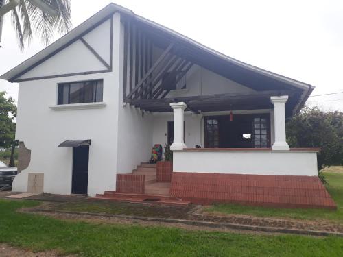 Conjunto vacacional Cocomar-Casa 6-5h in Kodžimjesa