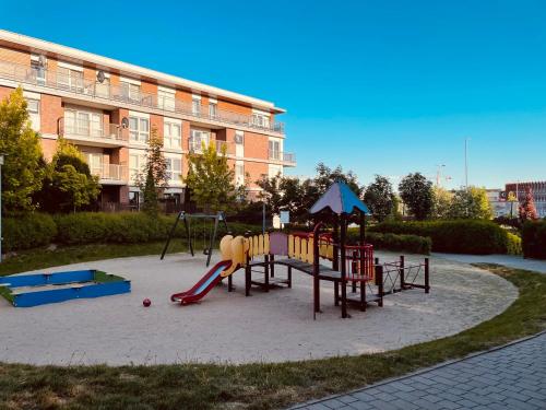 兒童遊樂場, Apartamenty KTW Dębowe Tarasy (Apartamenty KTW Debowe Tarasy) in 尼基斯佐維科