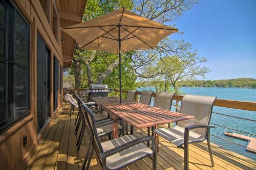 Serene Lakefront Escape Boat Dock and Grill! in Twin Lakes, USA
