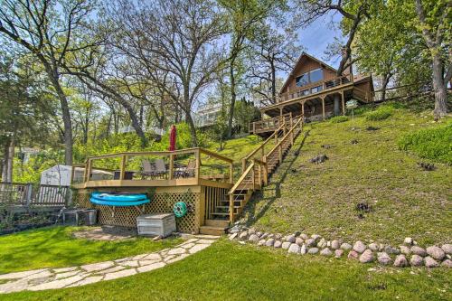 Serene Lakefront Escape Boat Dock and Grill! in Twin Lakes, USA