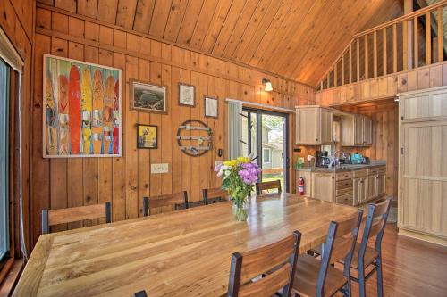 Serene Lakefront Escape Boat Dock and Grill! in Twin Lakes, USA