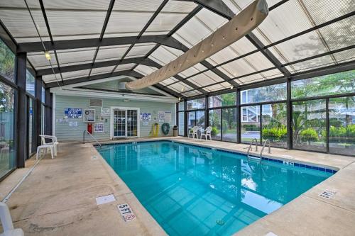 Uima-allas, Inviting Myrtle Beach Condo with Pool Access! in Forestbrook