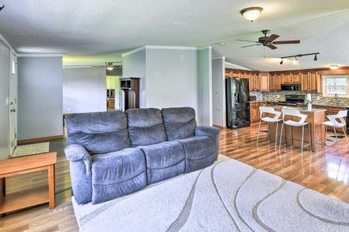 Hiwassee Home with Mtn and Sunset Views - Dog OK! in Newbern, USA