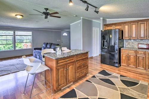 Hiwassee Home with Mtn and Sunset Views - Dog OK! in Newbern, USA