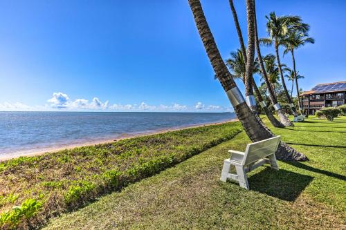 . Molokai Island Loft Lanai, Pool and Walk to Beach!