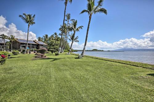 Molokai Island Loft Lanai, Pool and Walk to Beach!