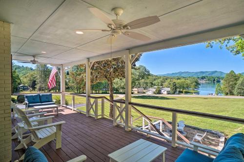 Hayesville Lake Getaway with Balcony and Mtn Views! in Hayesville, USA