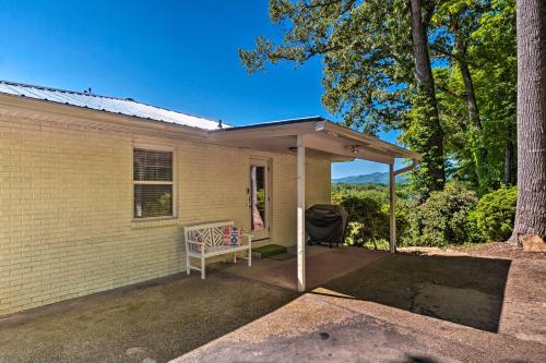 Hayesville Lake Retreat with Kayaks and Mountain Views