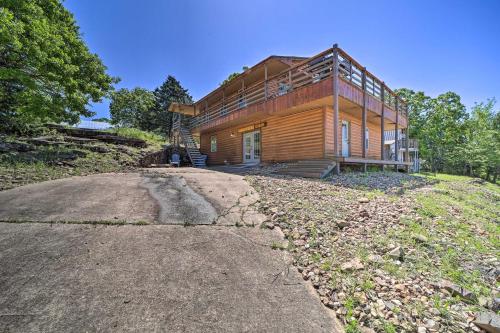 Vian Getaway with Lake Tenkiller Views and Deck!