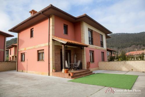  Chalet vacacional Tina Menor - Casas de los Picos in Pesués