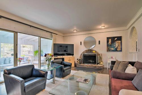Casa Reál about Expansive Woodstock House with Hot Tub! - image 10