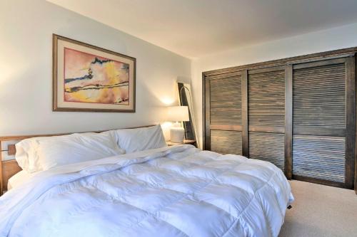 Casa Reál about Expansive Woodstock House with Hot Tub! - image 12