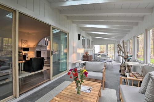 Casa Reál about Expansive Woodstock House with Hot Tub! - image 14