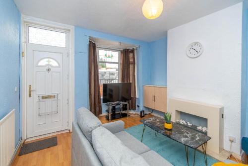 Fantastic 3 Bedroom House *Free Parking* in Heath Town