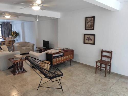 Casa Mango amplia con alberca y cerca de la Media Luna !!! in ริโอ เบร์เด