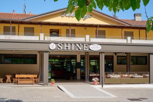 . Albergo Shine