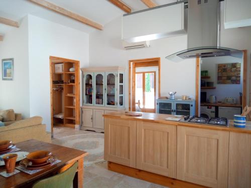 virtuve, Olive View in Espondeilhan