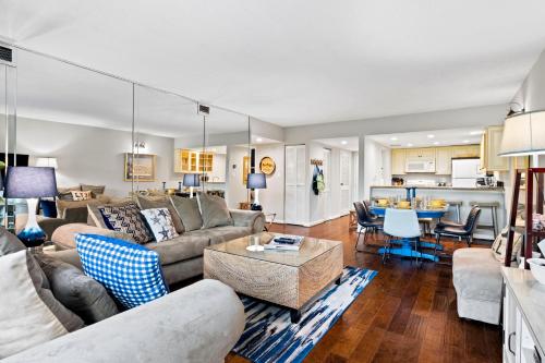 Resort-Style Condo Located in Harbour Town! - image 13