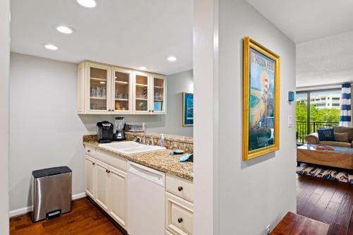 Resort-Style Condo Located in Harbour Town! - image 14